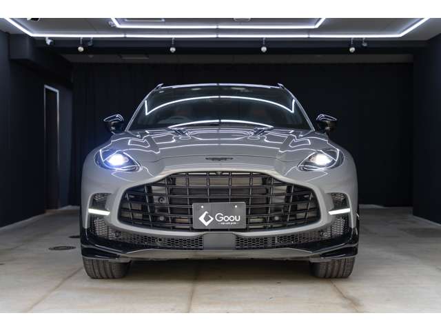 Aston Martin DBX 2
