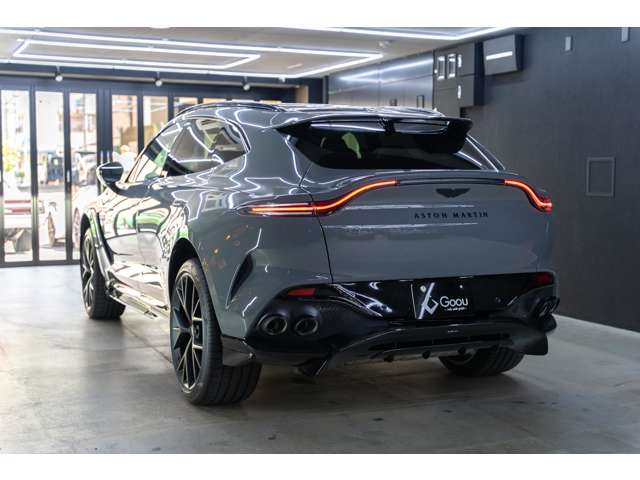 Aston Martin DBX 7