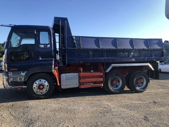 Isuzu Giga 4