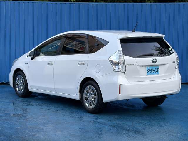 Toyota Prius α 3