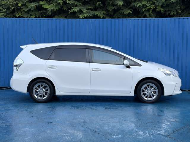 Toyota Prius α 5