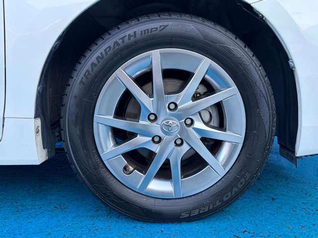 Toyota Prius α 6