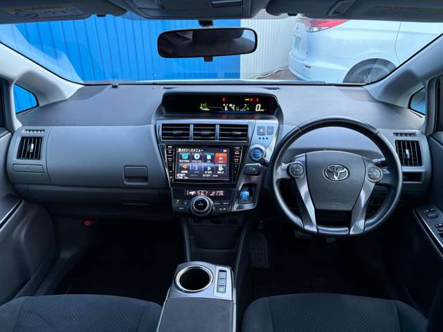 Toyota Prius α 8
