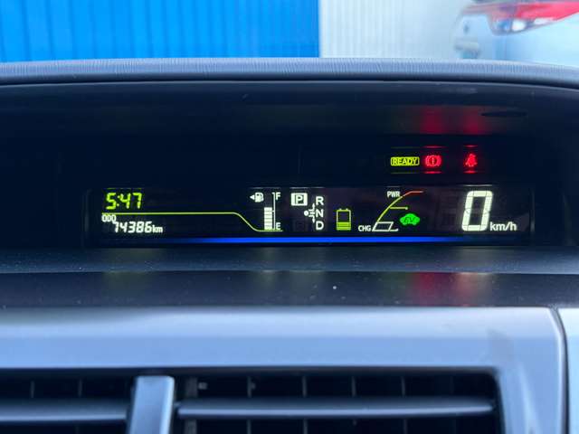 Toyota Prius α 9