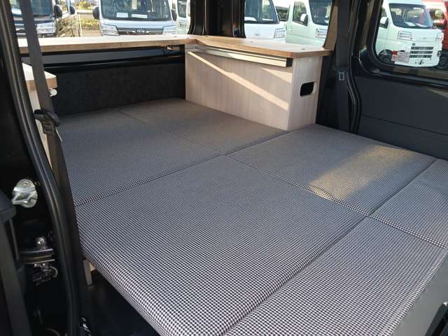 Daihatsu Hijet Cargo 4