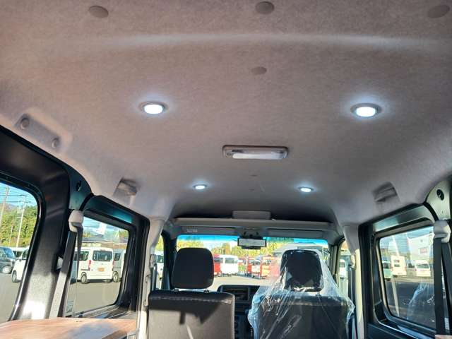 Daihatsu Hijet Cargo 5