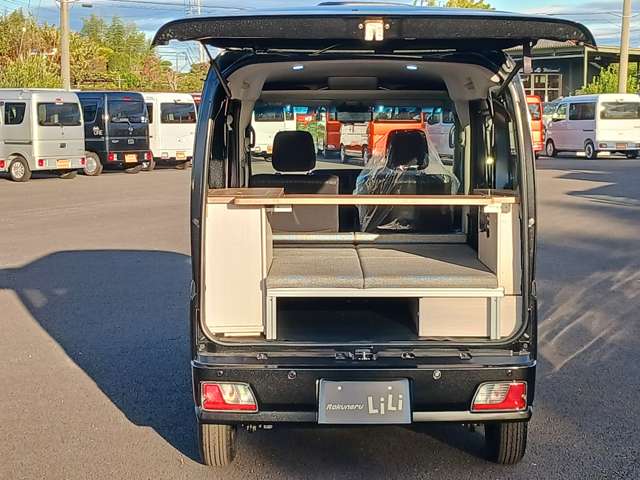 Daihatsu Hijet Cargo 6