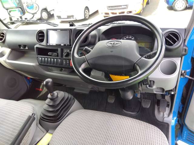Toyota Dyna Route Van 9