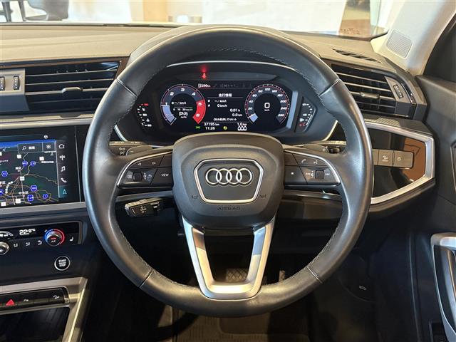 Audi Q3 8