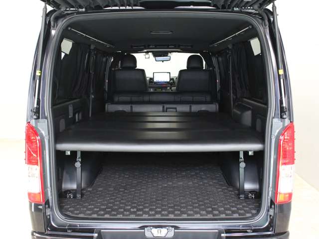 Toyota Hiace Van 2