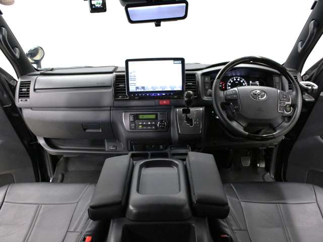 Toyota Hiace Van 3