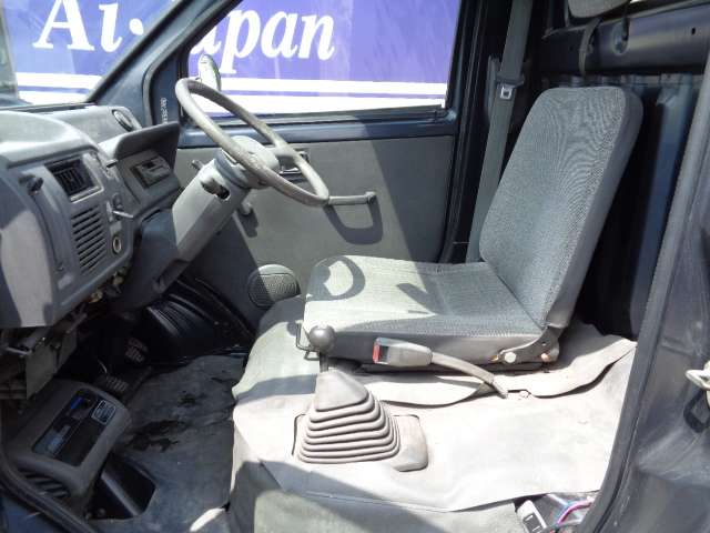 Daihatsu Midget II 11