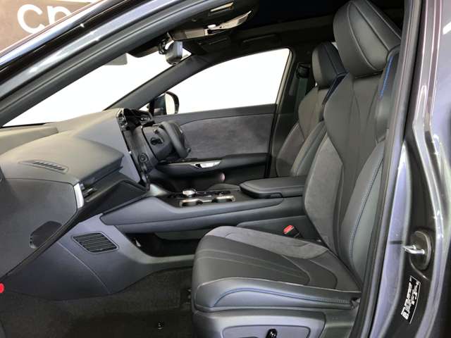 Lexus RZ 6