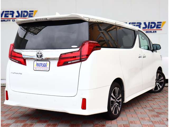 Toyota Alphard 6