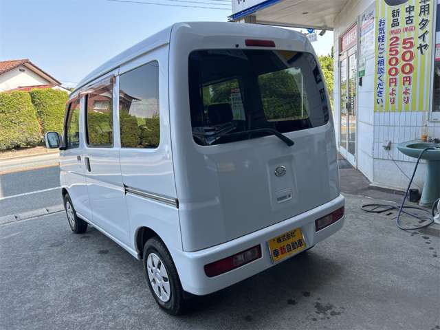 Daihatsu Hijet Cargo 6