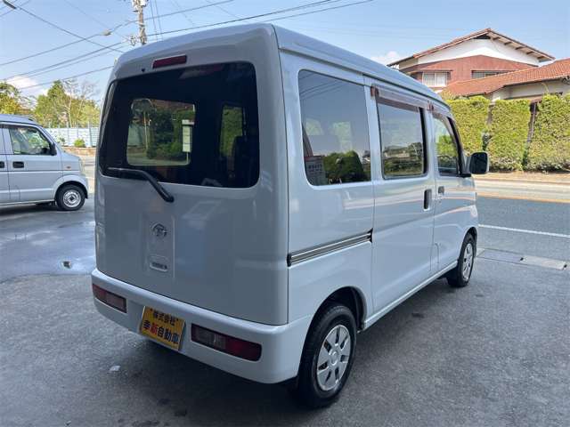 Daihatsu Hijet Cargo 8