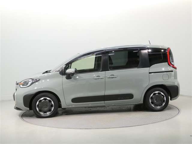 Toyota Sienta 3