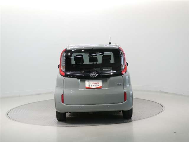 Toyota Sienta 5