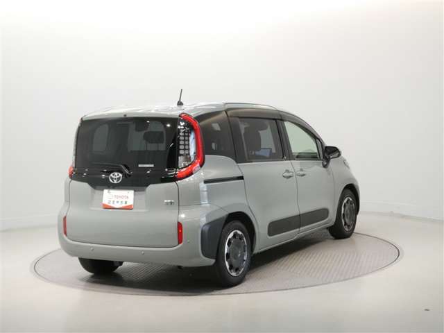 Toyota Sienta 6
