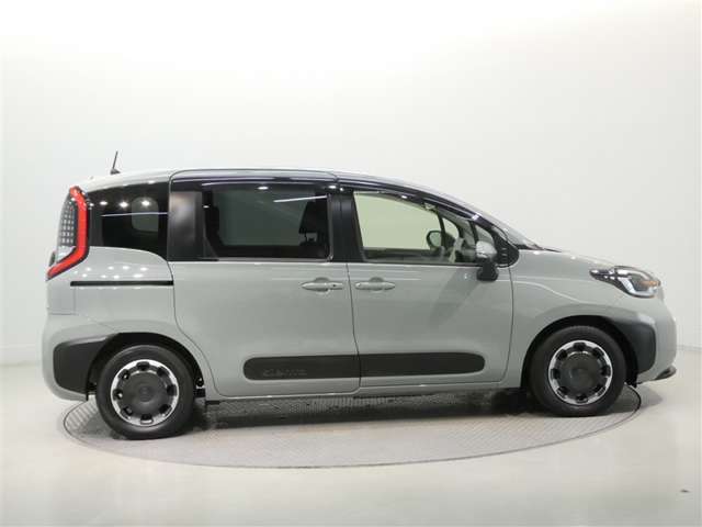 Toyota Sienta 7