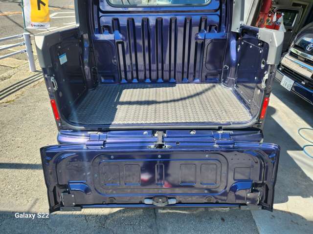 Daihatsu Hijet Deck Van 11