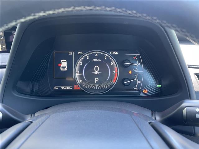 Lexus UX 8
