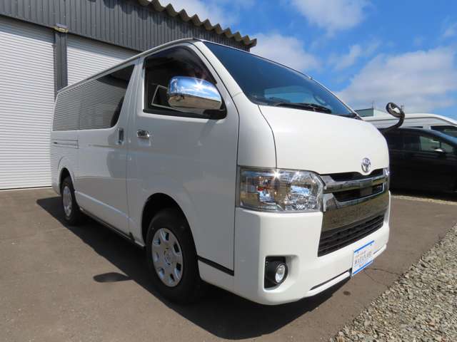 Toyota Hiace Van 3
