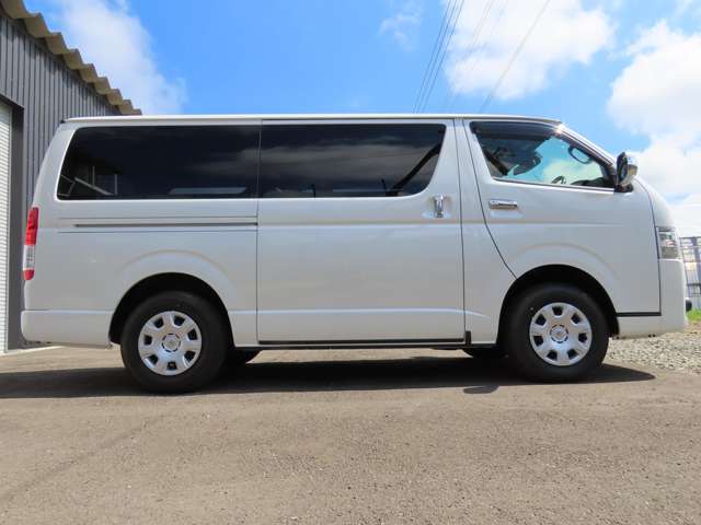 Toyota Hiace Van 4