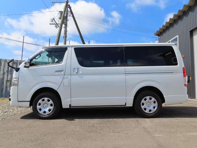 Toyota Hiace Van 5