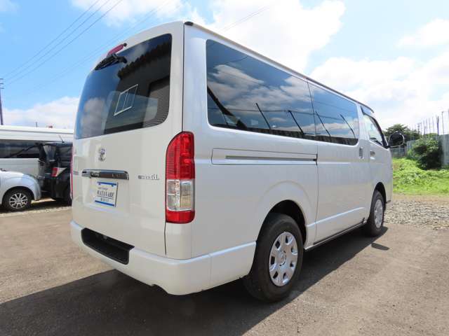 Toyota Hiace Van 6