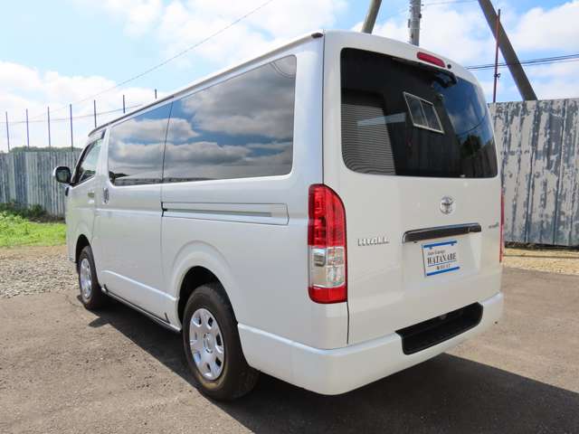 Toyota Hiace Van 7