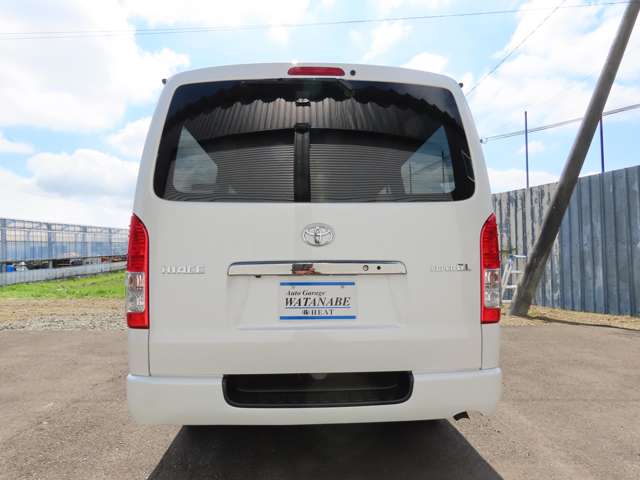 Toyota Hiace Van 8