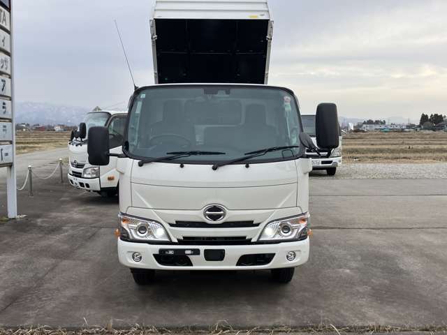 Hino Dutro 3