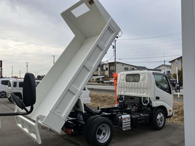 Hino Dutro 4
