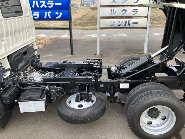 Hino Dutro 8