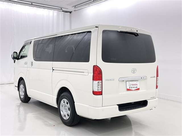 Toyota Hiace Van 5