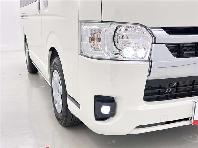 Toyota Hiace Van 7