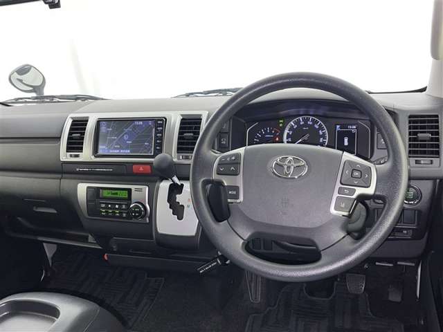Toyota Hiace Van 8