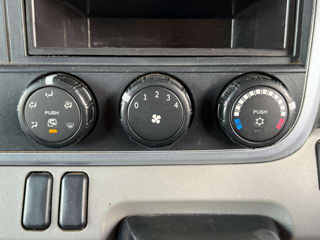 Mitsubishi Fuso Canter 9