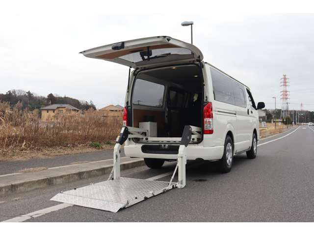 Toyota Hiace Van 11