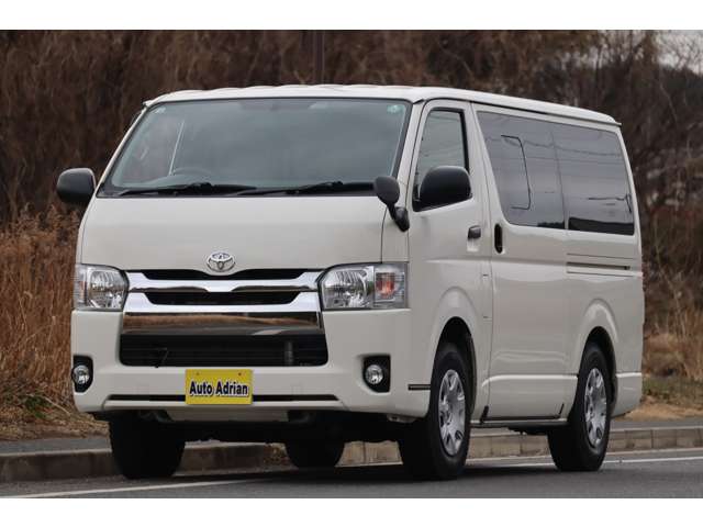 Toyota Hiace Van 4