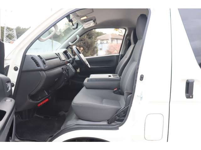 Toyota Hiace Van 7