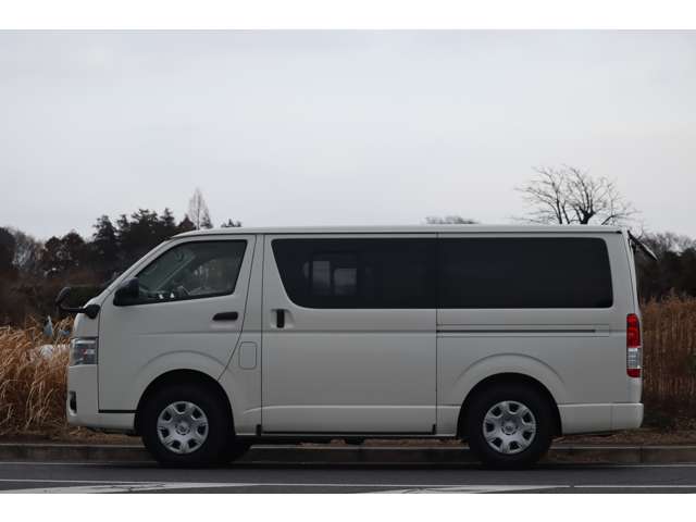 Toyota Hiace Van 9