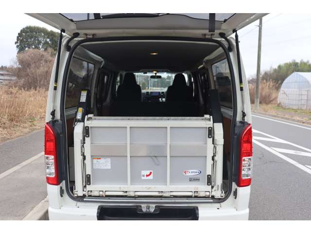 Toyota Hiace Van 10