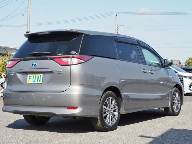 Toyota Estima Hybrid 5