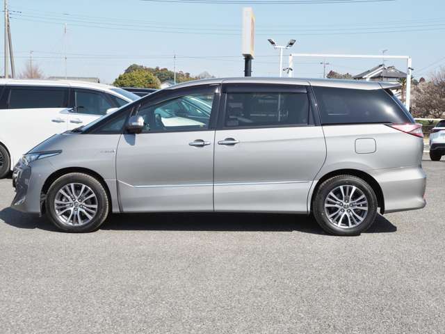 Toyota Estima Hybrid 8