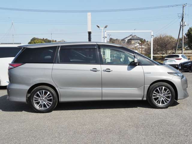Toyota Estima Hybrid 9