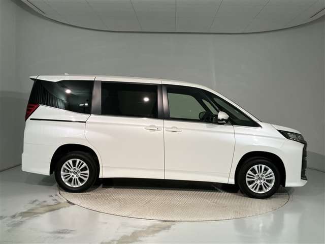 Toyota Noah 12