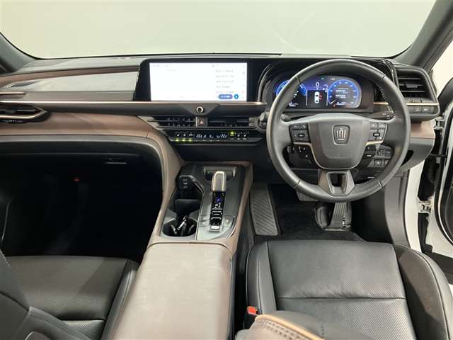 Toyota Crown Crossover 6