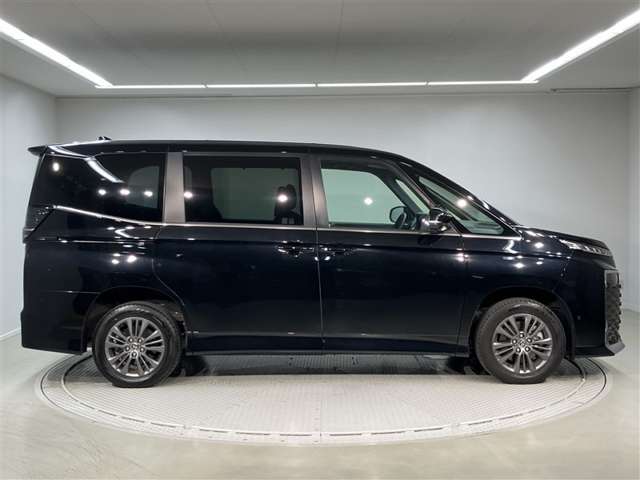 Toyota Voxy 5